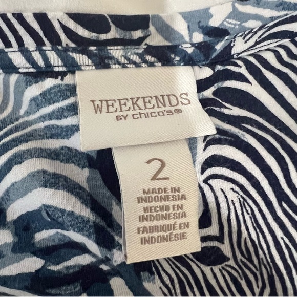 Weekends by Chico’s Zebra Print Top Size 2 (Med) Safari Zoo Animal Artsy Blue H8 - Picture 3 of 8